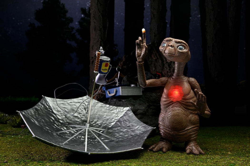 E.T. 40th Anniversary Ultimate Deluxe E.T. with LED Chest & "Phone Home" Communicator 7-Inch Scale Action Figure
