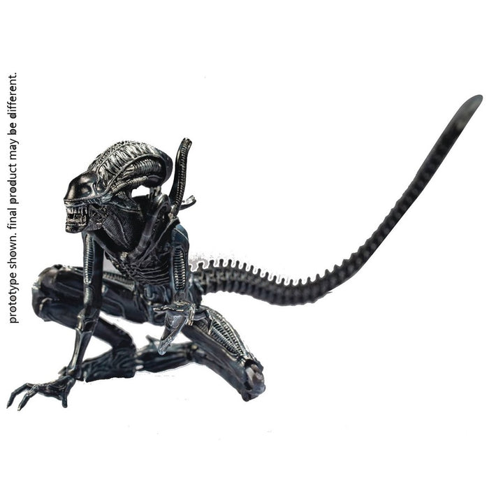 Aliens Crouching Alien Warrior 1:18 Scale Action Figure