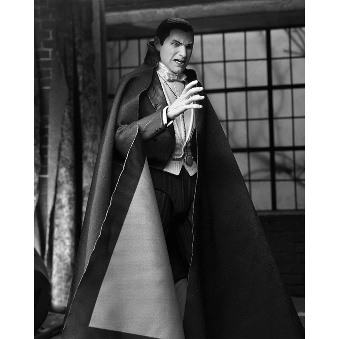 Universal Monsters 7-Inch Scale Ultimate Dracula (Carfax Abbey) Action Figure