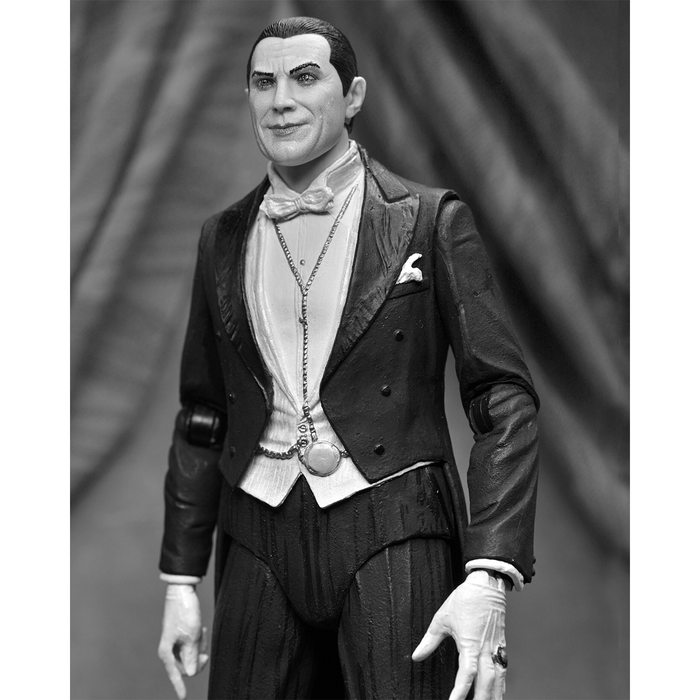 Universal Monsters 7-Inch Scale Ultimate Dracula (Carfax Abbey) Action Figure